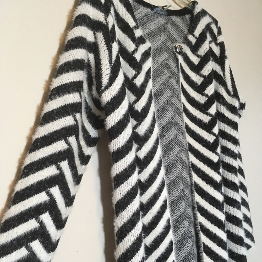 Furry Eyelash Cardigan Sweater Geometric Pattern - Picture 5 of 8